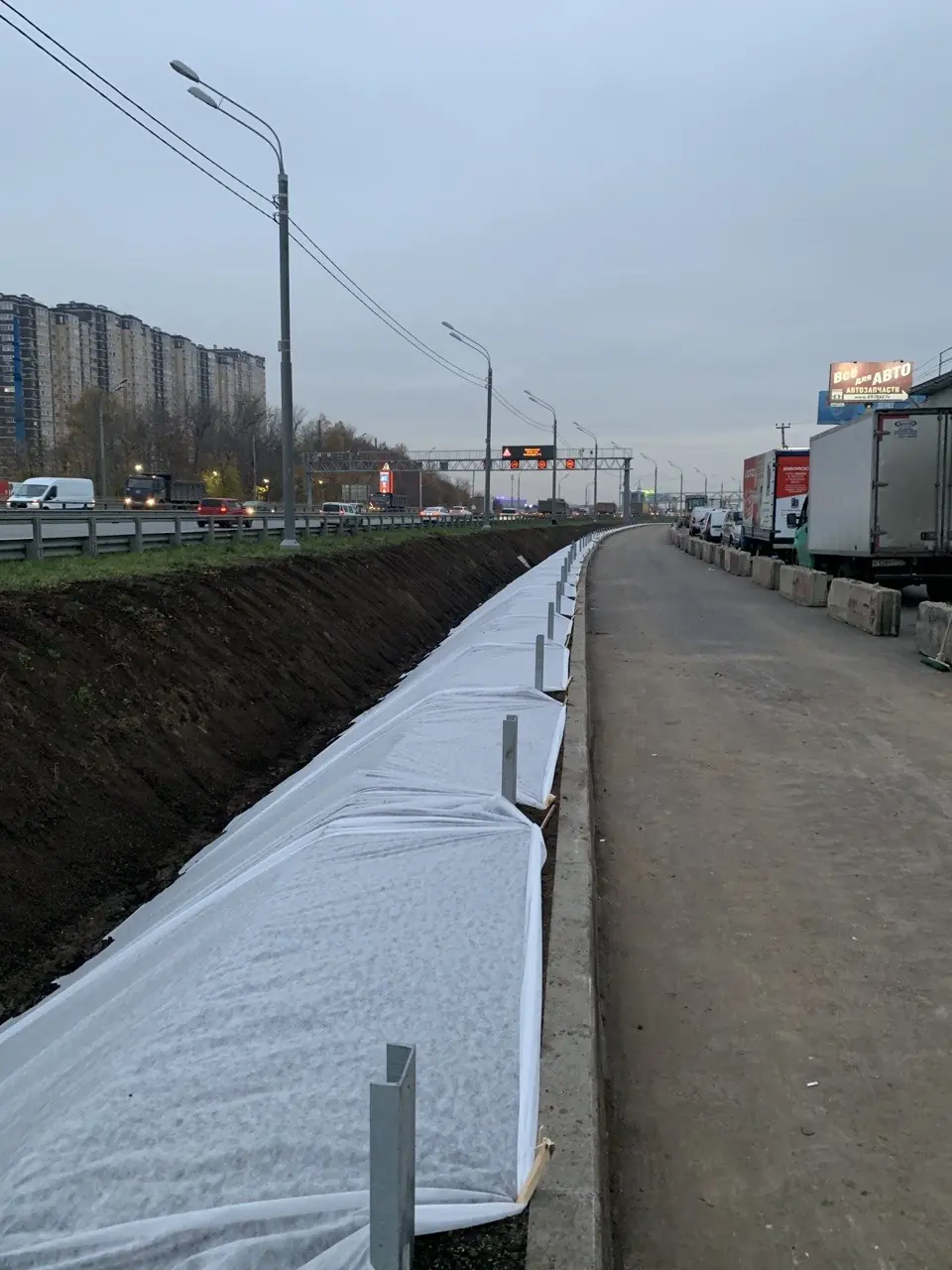 Готовая дорога с газонами